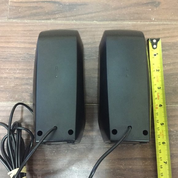 Logitech S-220 2.1 Stereo Computer Speakers - Picture 14 of 15